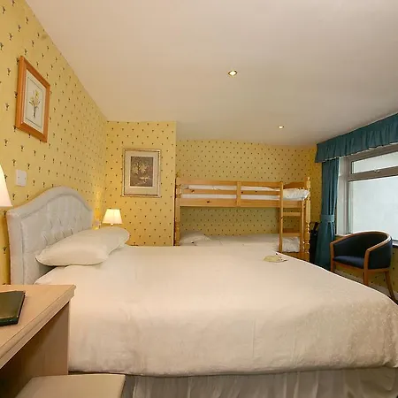 Fieldhead & Horizons Restaurant Hotel 3*